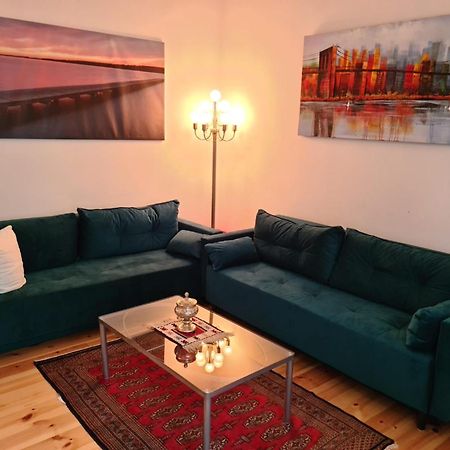 Nana-Eg-80M2 Sanierter Altbau-Parkplatz-Kleiner Garten-Wlan-Netflix-2Zimmer-Kueche-Dusche-Wanne-Waschmaschine Oberhausen  Dış mekan fotoğraf