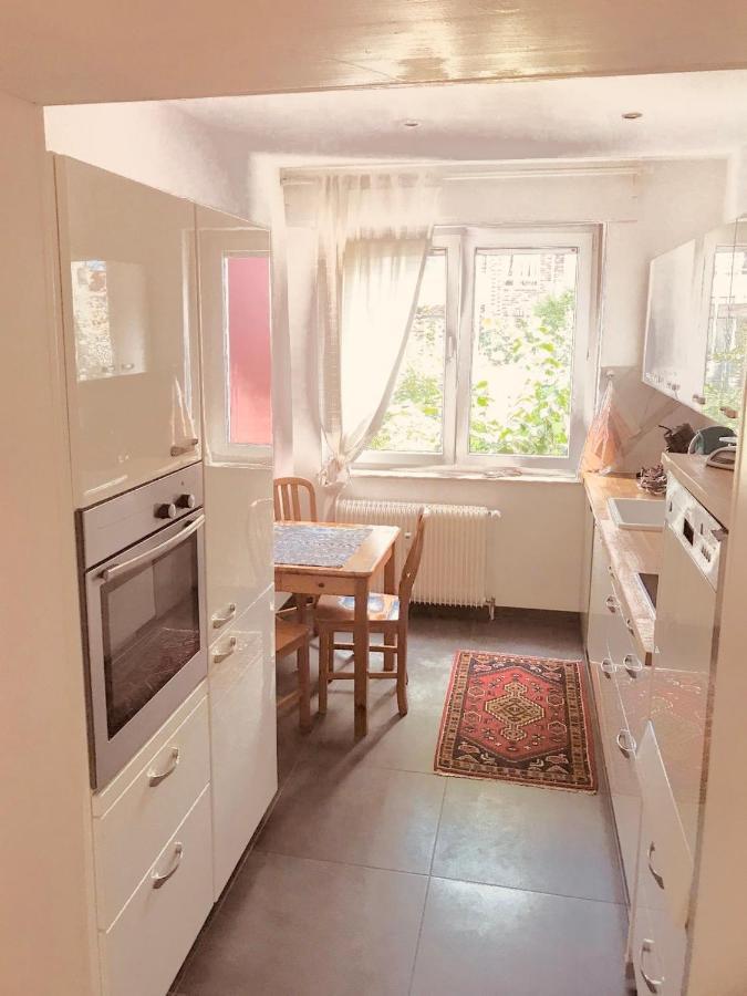 Nana-Eg-80M2 Sanierter Altbau-Parkplatz-Kleiner Garten-Wlan-Netflix-2Zimmer-Kueche-Dusche-Wanne-Waschmaschine Oberhausen  Dış mekan fotoğraf