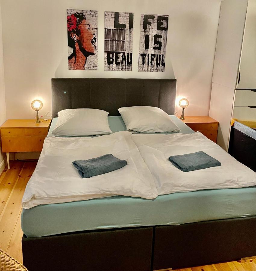 Nana-Eg-80M2 Sanierter Altbau-Parkplatz-Kleiner Garten-Wlan-Netflix-2Zimmer-Kueche-Dusche-Wanne-Waschmaschine Oberhausen  Dış mekan fotoğraf